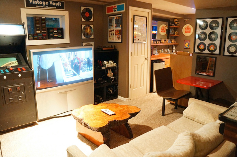 Illustration for article titled All-Star Dad Builds Incredible Basement Arcade With His Son
